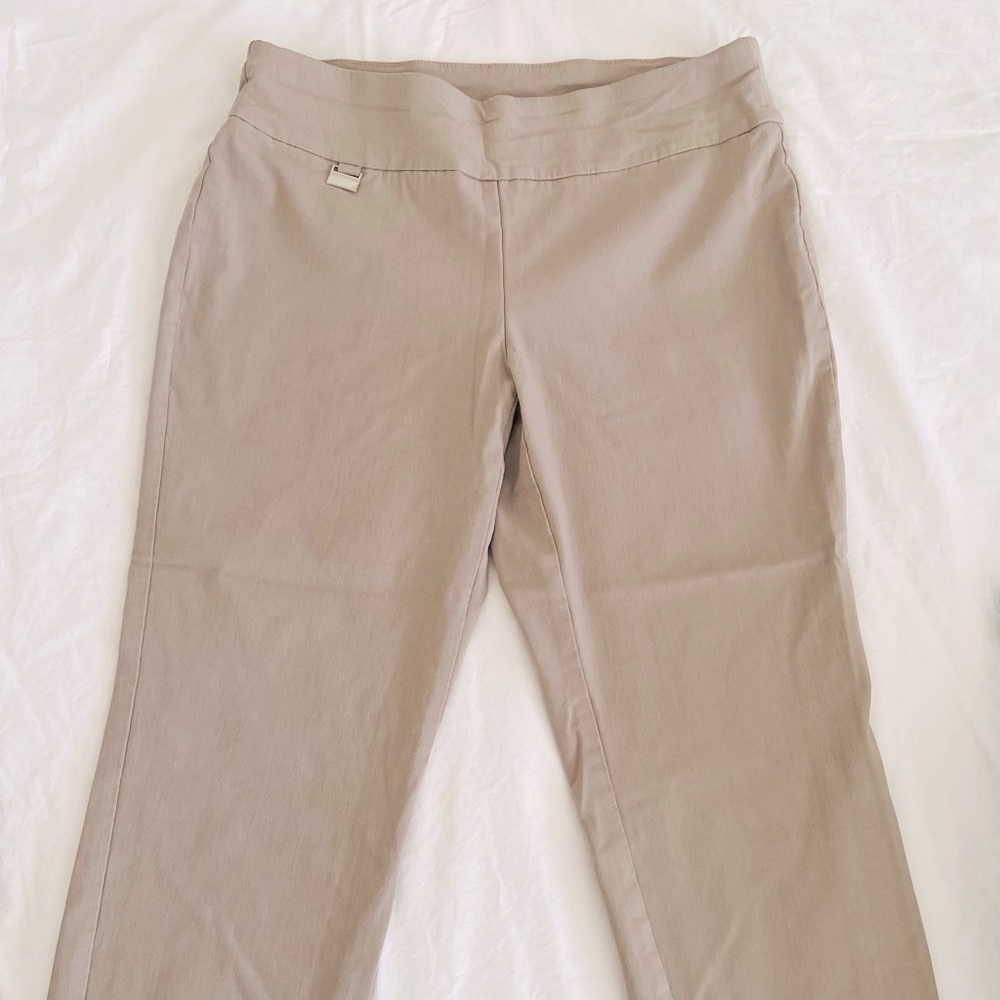 Khaki Capri dress pants!